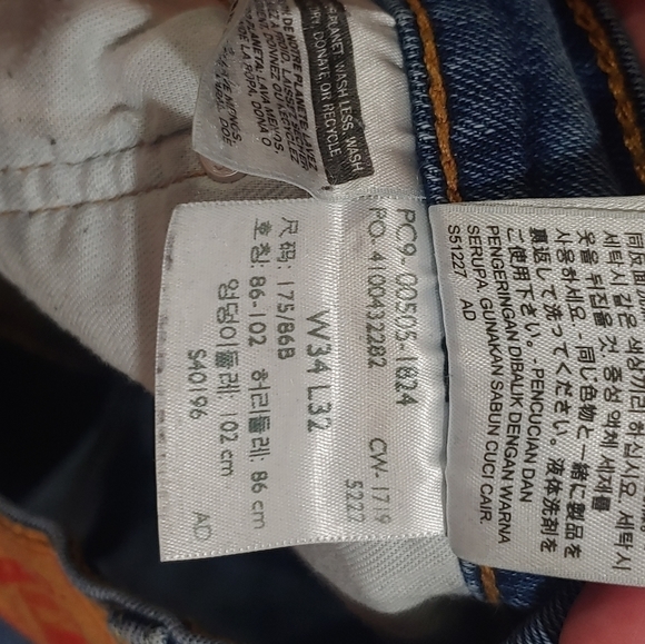 𝅺levis 34x32 distressed hem - Picture 3 of 6